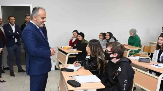Gençler üniversiteye Bursa Büyükşehir'le hazırlanıyor