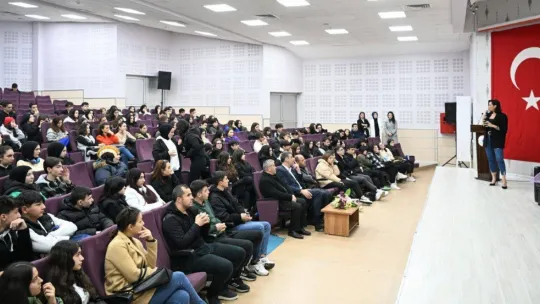 Gençlere etkili iletişim ve liderlik eğitimi