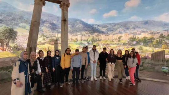 Gençlik, Bursa'da yollarda