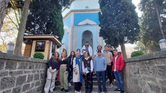 Gençlik, Bursa'da yollarda