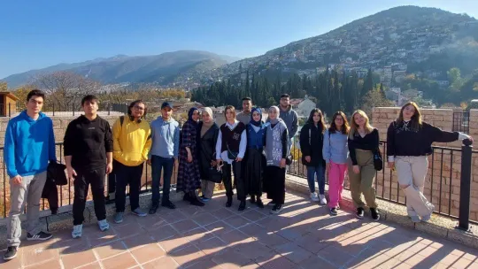 Gençlik, Bursa'da yollarda