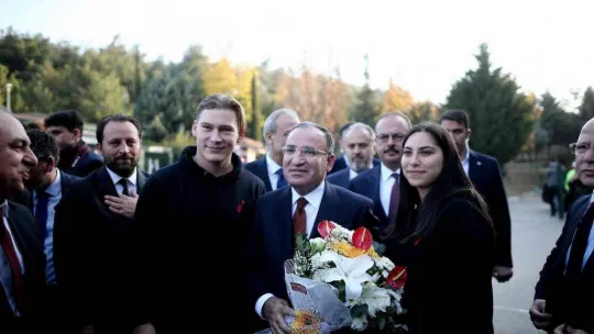 Gerçeği aratmayan duruşmaya Bakan Bozdağ'dan tam not