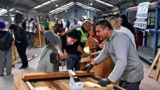 Geri dönüşüm atölyelerinde üretilen köpek kulübeleri kullanılmaya başlandı