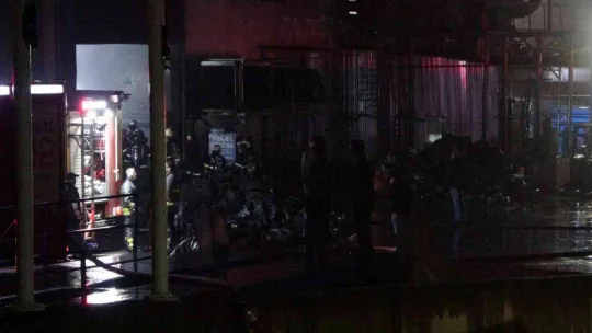 Geri dönüşüm fabrikasında çıkan yangın söndürüldü