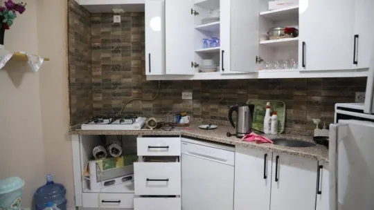 Girdikleri apartmanda 9 daireyi soyup sırra kadem bastılar
