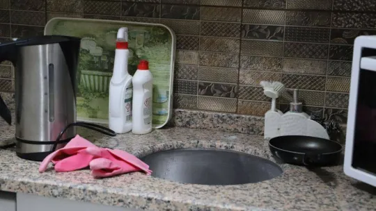 Girdikleri apartmanda 9 daireyi soyup sırra kadem bastılar