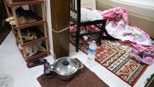 Girdikleri apartmanda 9 daireyi soyup sırra kadem bastılar