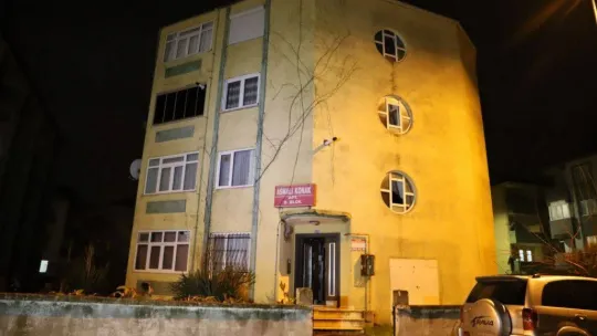 Girdikleri apartmanda 9 daireyi soyup sırra kadem bastılar