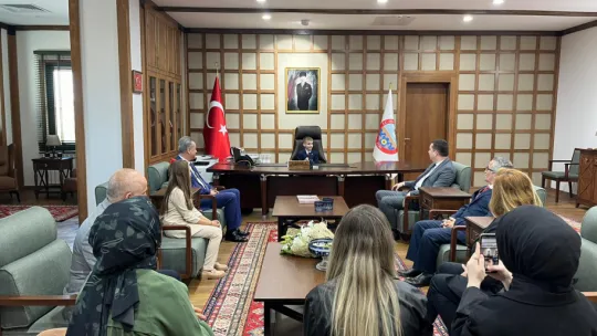 Kaymakam Toğan, koltuğunu Ahmet'e devretti