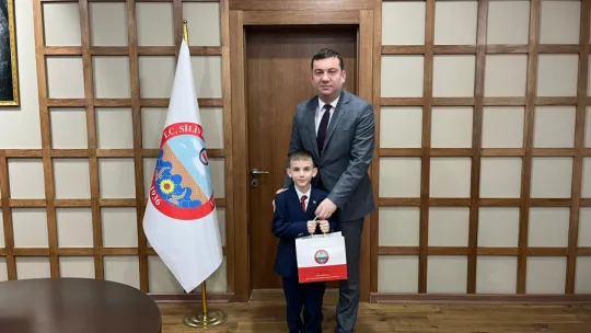 Kaymakam Toğan, koltuğunu Ahmet'e devretti