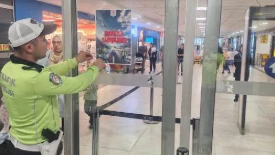 Silivri'de 'Hayatla Yarışılmaz' Afişleri ile Trafik Güvenliği Vurgusu