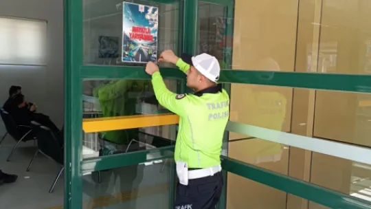 Silivri'de 'Hayatla Yarışılmaz' Afişleri ile Trafik Güvenliği Vurgusu