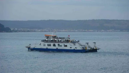 Gökçeada ve Bozcaada feribot seferlerine fırtına engeli