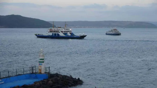 Gökçeada ve Bozcaada feribot seferlerine fırtına engeli