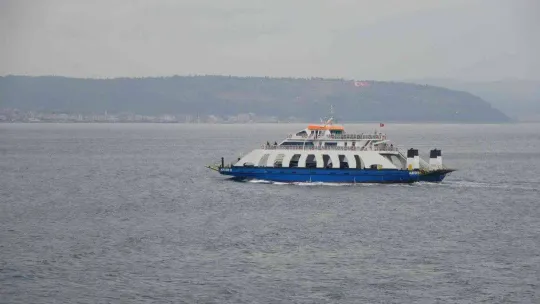 Gökçeada ve Bozcaada'ya bugün ve yarınki feribot seferleri fırtına nedeniyle iptal edildi