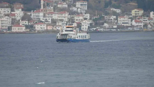 Gökçeada ve Bozcaada'ya bugün ve yarınki feribot seferleri fırtına nedeniyle iptal edildi