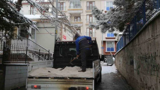 Gölbaşı belediyesi karla mücadele ekipleri sahada