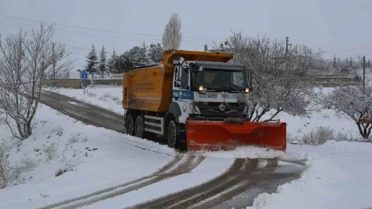 Gölbaşı belediyesi karla mücadele ekipleri sahada