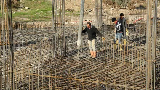 Gölcük'e yapılan yeni terminalin temel betonu atılıyor