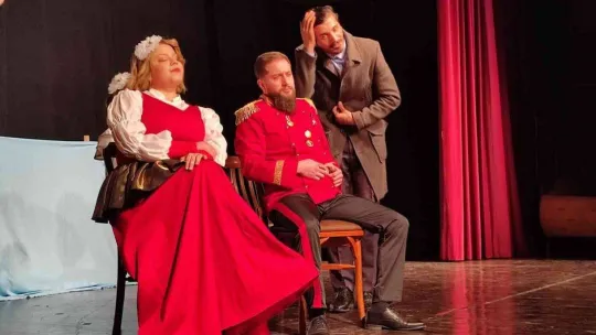 Gölcük'te tiyatroya yoğun ilgi