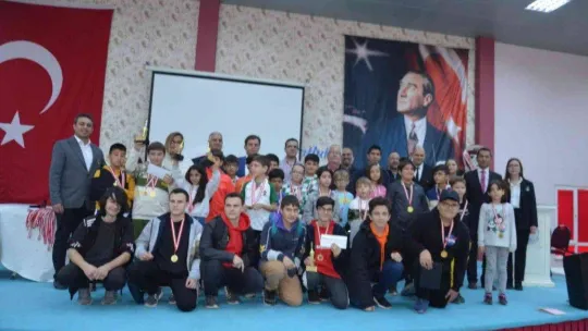 Gömeç Atatürk Kayalıkları Satranç Turnuvası yapıldı