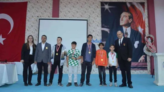 Gömeç Atatürk Kayalıkları Satranç Turnuvası yapıldı