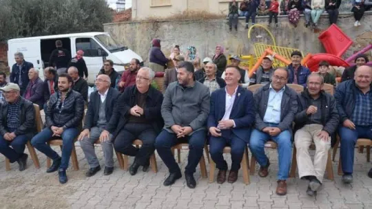 Gömeç Belediyesi'nden gençlere halı saha