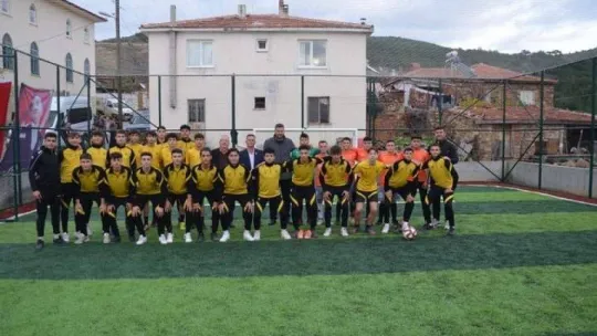 Gömeç Belediyesi'nden gençlere halı saha