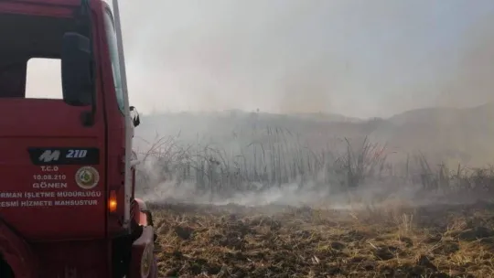 Gönen Bakırlı kırsal mahallesinde yangın çıktı