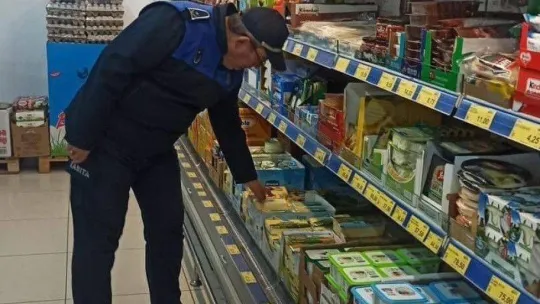 Gönen'de zabıtadan marketlerde denetim