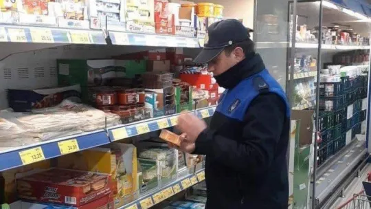 Gönen'de zabıtadan marketlerde denetim