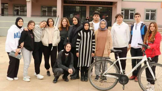 Gönül gözü ile öğrencilerini geleceğe hazırlıyor