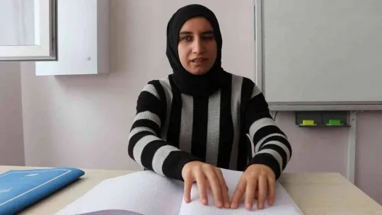 Gönül gözü ile öğrencilerini geleceğe hazırlıyor