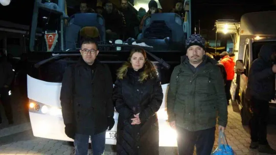 Gönüllü doktor ve öğretmenler deprem bölgesine gitmek için yola çıktı