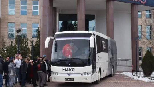 Gönüllü doktor ve öğretmenler deprem bölgesine gitmek için yola çıktı