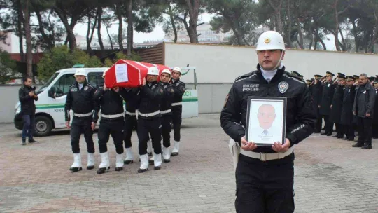 Görevdeyken kalp krizi geçirerek hayatını kaybeden polis son yolculuğuna uğurlandı
