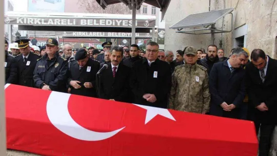Görevdeyken kalp krizi geçirerek hayatını kaybeden polis son yolculuğuna uğurlandı