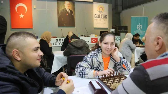 Görme engelliler satrançta kozlarını paylaştı