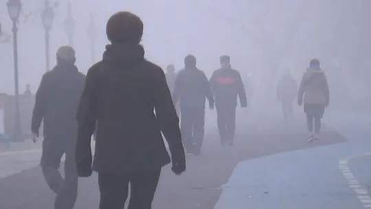 Göz gözü görmüyor: Sis şehri kapladı