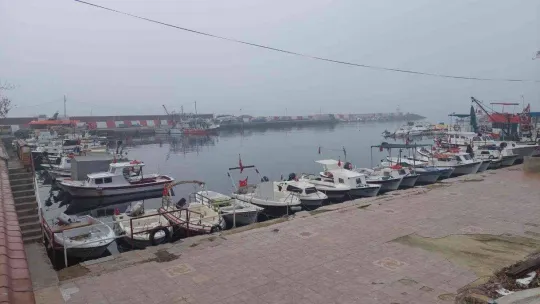 Göz gözü görmüyor: Sis şehri kapladı