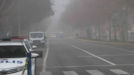 Göz gözü görmüyor: Sis şehri kapladı