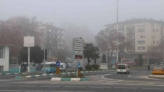 Göz gözü görmüyor: Sis şehri kapladı