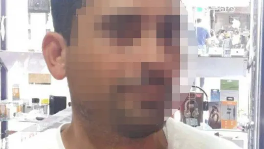 Gözü dönen koca eşini feci şekilde darp edip, bıçakla parmağını kesmeye çalıştı