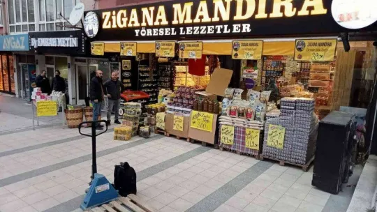 Gözüne kestirdiği zeytinyağlarını çalan hırsız kamerada