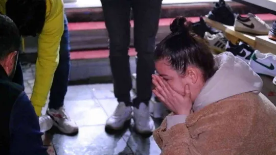 Gözyaşlarına hakim olamadılar: Köpeğin yaşaması için dakikalarca kalp masajı yaptılar