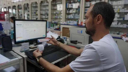 Grip aşısı eczanelerdeki yerini aldı