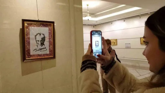 Guinnes Rekorlar Kitabı'na adını altın harflerle yazdıran 'Rekor Ebru', başkentte ilk defa görücüye çıkıyor