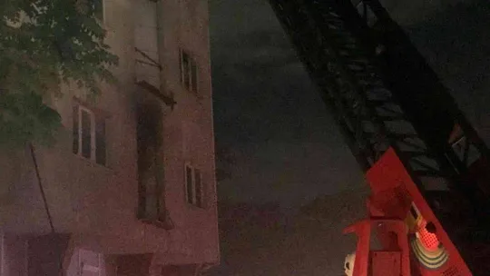 Güngören'de 4 katlı iş yerinde korkutan yangın