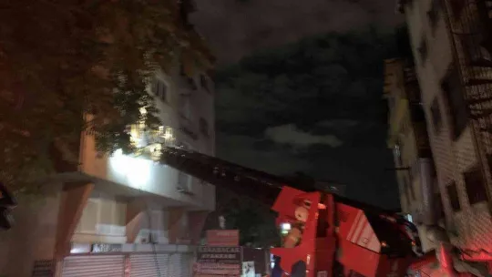 Güngören'de 4 katlı iş yerinde korkutan yangın