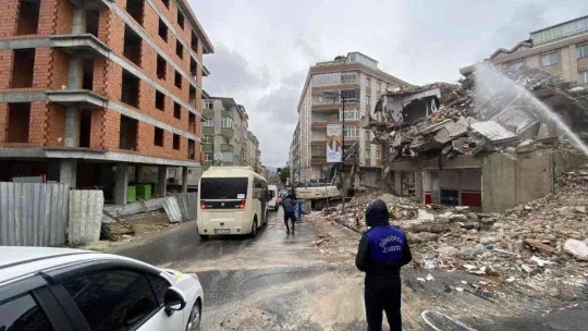 Güngören'de belediyeye 'kontrolsüz yıkım' tepkisi